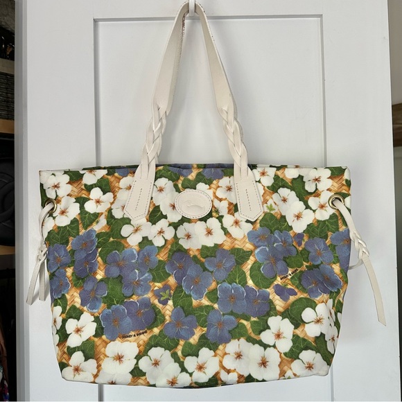 Dooney & Bourke Handbags - ✨ DOONEY & BOURKE Nylon and Leather Shopper Summer Tote